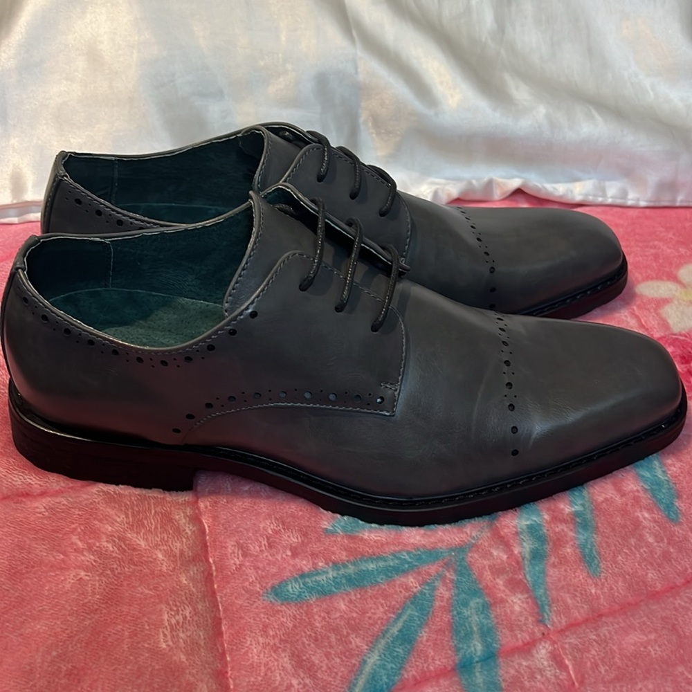 SALE 🔥🔥Classic Grey Leather Dress Shoes. Size: 10 - Picture 5 of 9